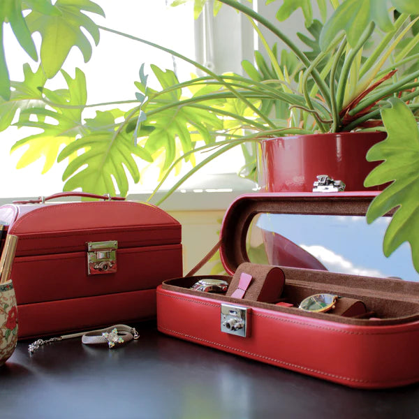 Designer-Uhrenbox-in_-Scharlachrot-Dekoren