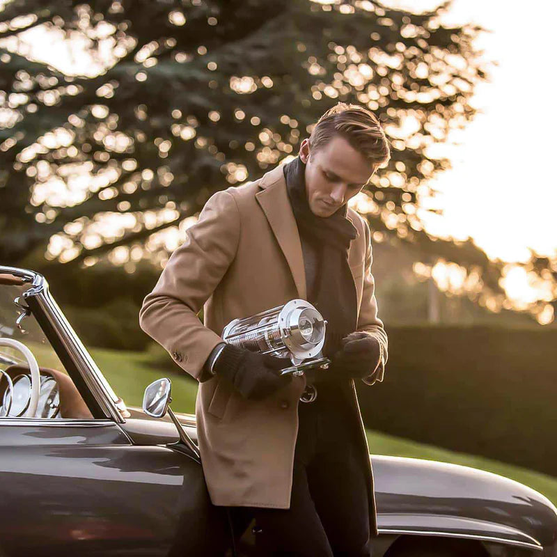 Elegante-Herrenuhr-aus-Metall-mit_Schraubverschluss